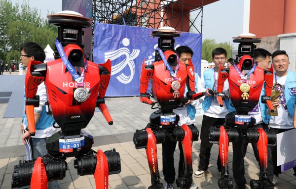 比人类快6分钟，机器人半马破世界纪录！上海悬浮“空调”解决关键难题